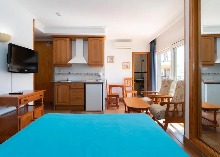 Apartment Leonor Carihuela *